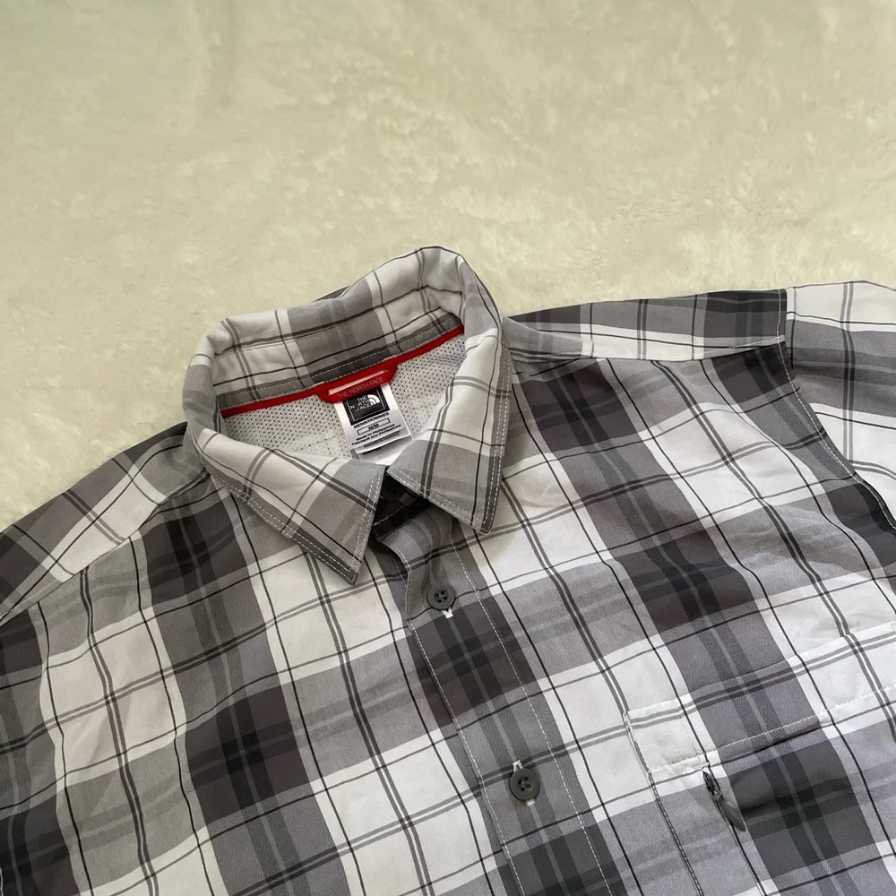 The North Face Button Up - Picture 3 of 9